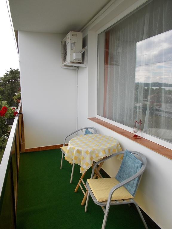 Liliom Apartments Balatonfuered Cameră foto