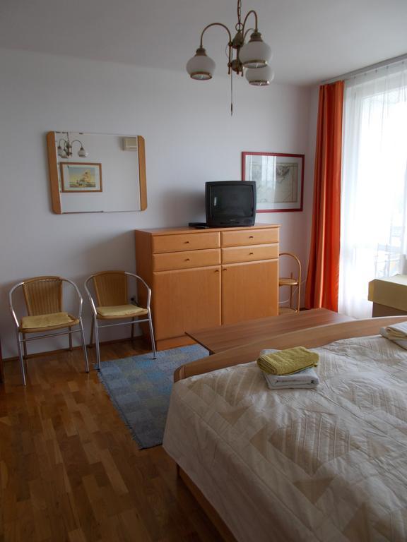 Liliom Apartments Balatonfuered Exterior foto