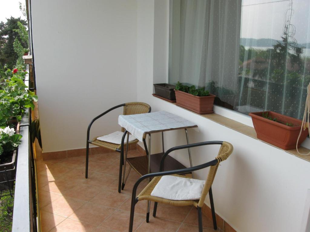 Liliom Apartments Balatonfuered Cameră foto