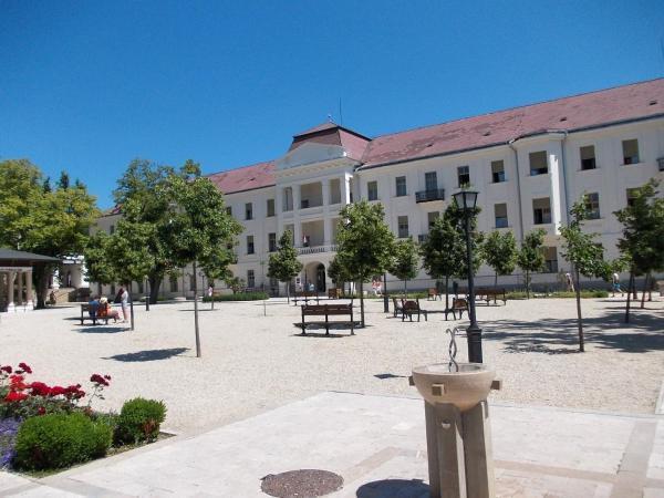 Liliom Apartments Balatonfuered Exterior foto